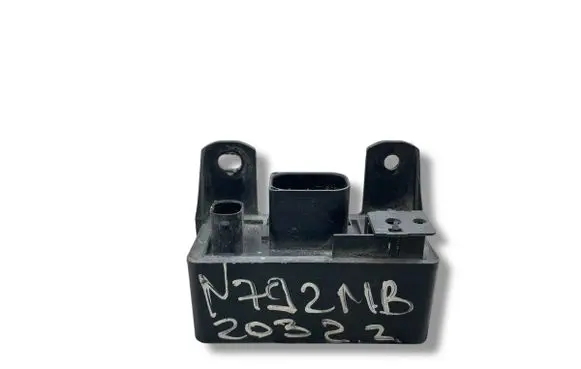 Mercedes-Benz C W203 Glow plug pre-heat relay
