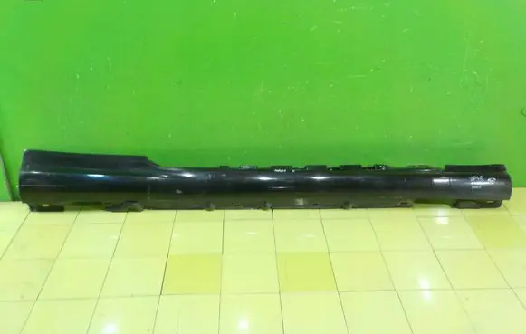 Mercedes-Benz E C207 W207 Side skirt front trim A2076901840 NAKLADKA