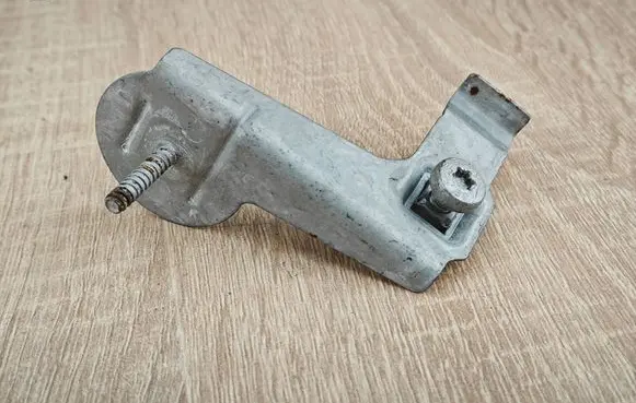 Audi Q3 F3 Oil filter mounting bracket 5QF501682