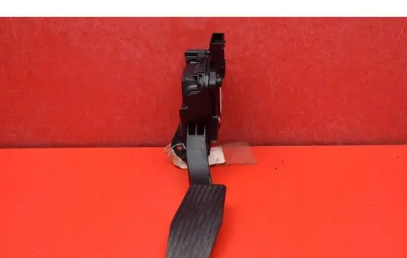 Chevrolet Cruze Accelerator throttle pedal 13252702EA