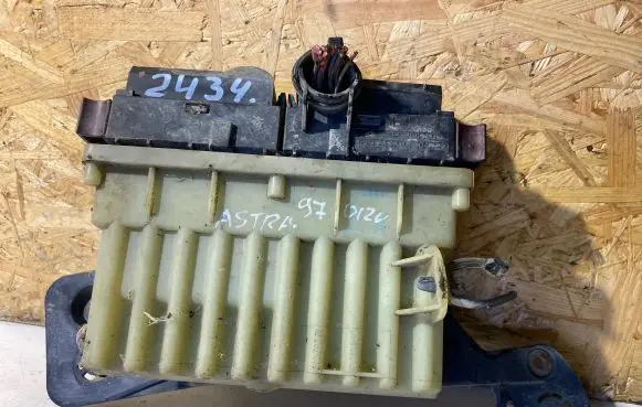 Opel Astra G Fan control module 9685401