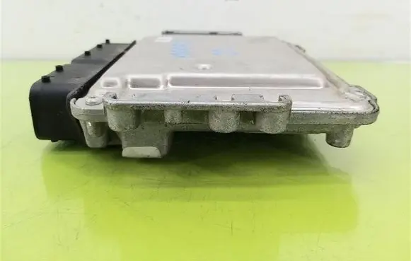 Hyundai i30 Engine control unit/module 0281014292