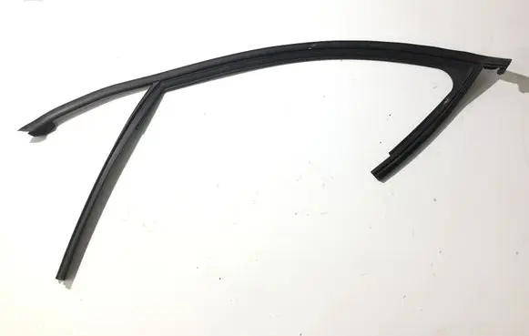 Mercedes-Benz GLA W156 X156 Rubber seal front door window/glass A1567250125