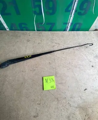 Renault Scenic I Front wiper blade arm 8200253821