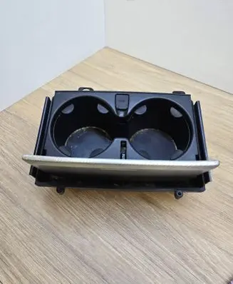 Volvo XC90 Cup holder front 