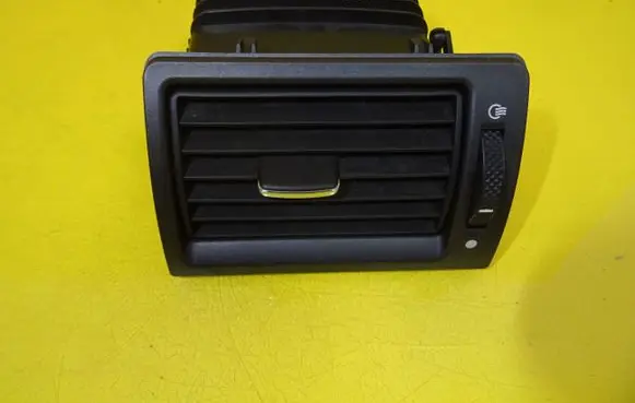 Ford Mondeo Mk III Dashboard side air vent grill/cover trim 1S7HA018B09