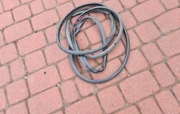 Opel Astra J Front door rubber seal 48TYS