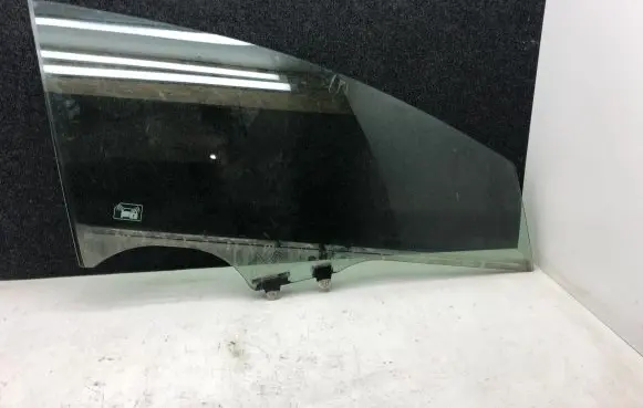 Honda Civic Front door window glass four-door