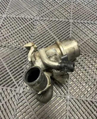 Skoda Superb B8 (3V) EGR valve cooler 04L131512D