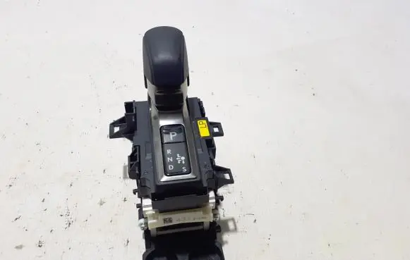 Lexus NX Gear shifter/selector 3355078050