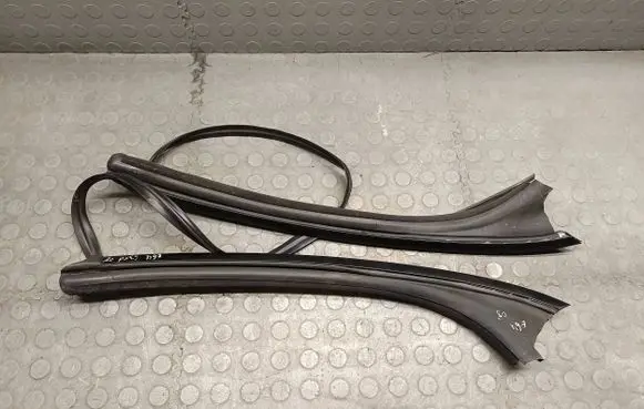 BMW 6 E63 E64 Windshield trim 7175474