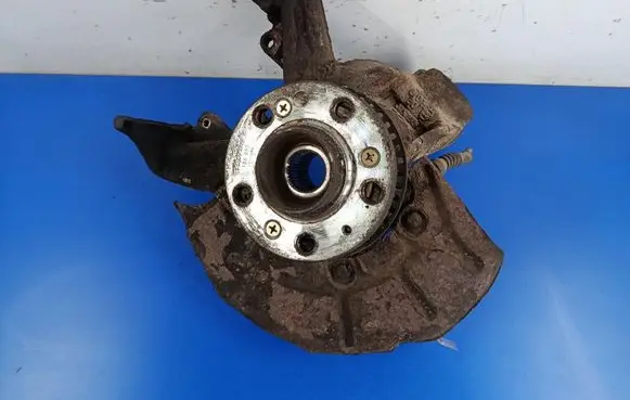Skoda Octavia Mk1 (1U) Front wheel hub spindle knuckle