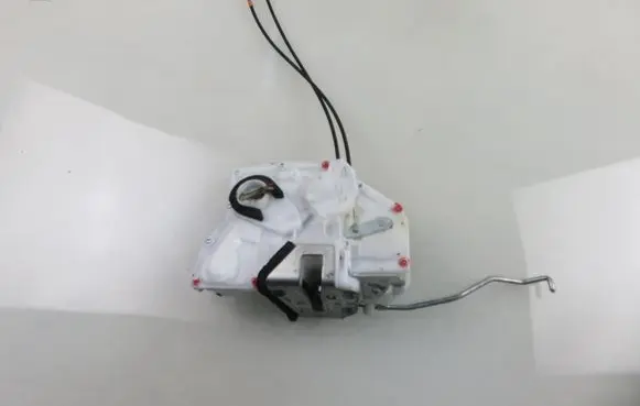 Suzuki SX4 Front door lock 8220279J33