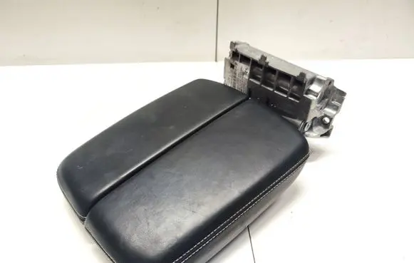 Audi Q7 4M Armrest 4M0864207AD 1317003A