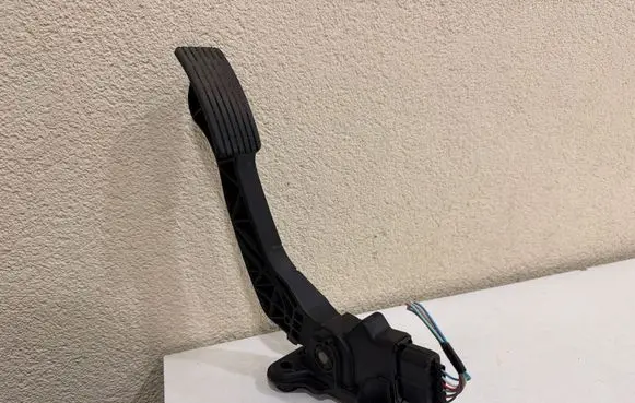Mitsubishi i-MiEV Accelerator throttle pedal 1600A098