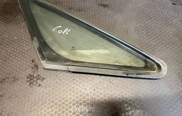 Mitsubishi Colt Front triangle window/glass DOT24AS2M68 43R00048