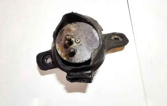Subaru Legacy Engine mount bracket