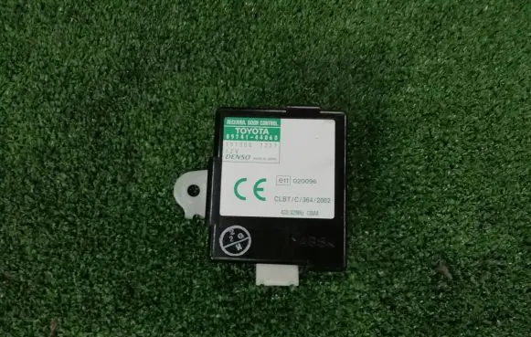 Toyota Avensis Verso Door control unit/module 8974144060