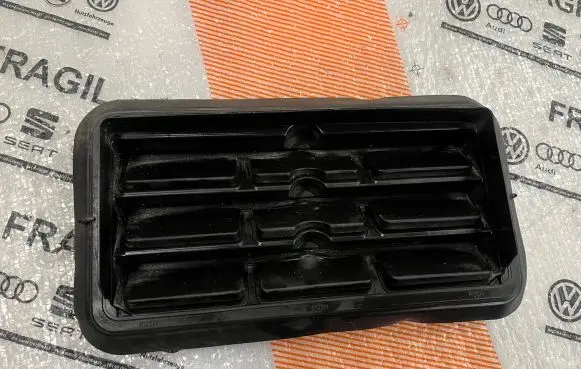 Chrysler Pacifica Quarter panel pressure vent 68170766AB