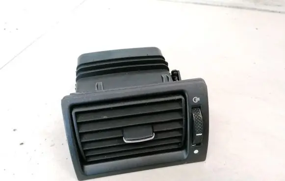 Ford Mondeo Mk III Dash center air vent grill D1B1A