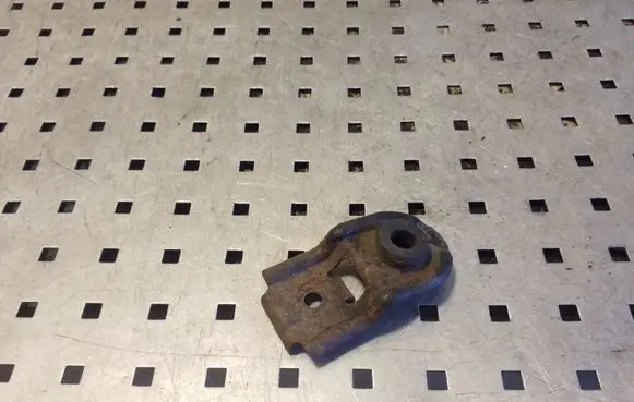 Radiator mount bracket