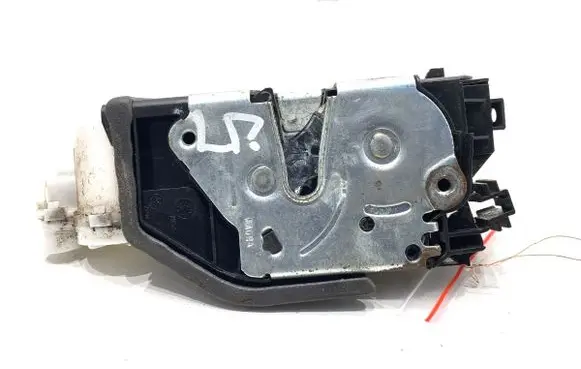 BMW X3 F25 Front door lock 7318409