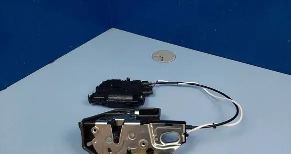 BMW 5 GT F07 Front door lock 51217148475 51217202143 51217229461