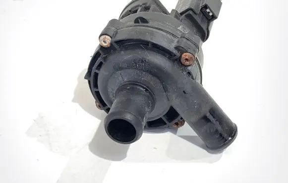 Mercedes-Benz GLA W156 X156 Oil filter mounting bracket 2118350364