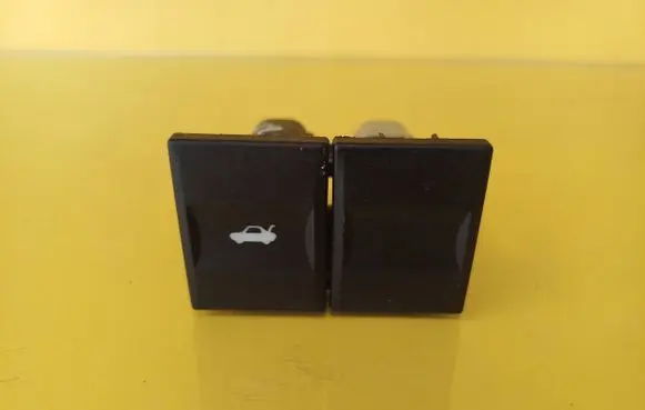 Tailgate opening switch