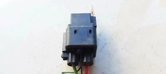 Ford Mondeo Mk III Glow plug pre-heat relay V23136J4X43