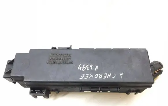 Jeep Cherokee III KJ Fuse module p56009983ae K3394 56009983ae