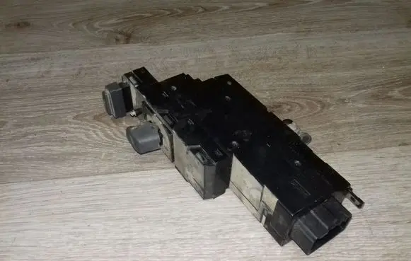 Volvo S80 Electric window control switch 99W3E 9467627 16782057