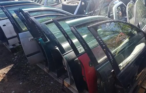 Peugeot 406 Front door green