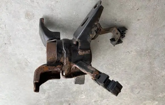 Toyota Auris E180 Engine mounting bracket