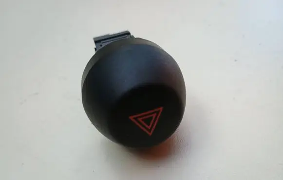 Toyota RAV 4 (XA30) Hazard light switch 15B060