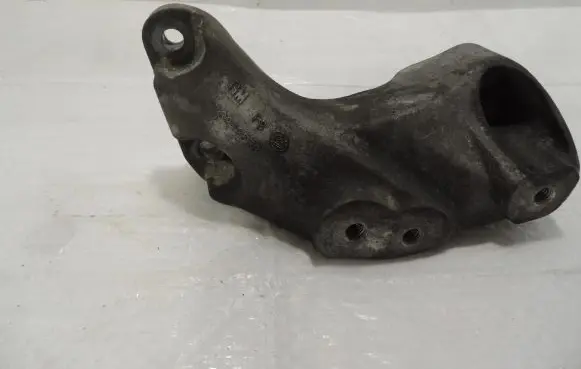 Gearbox mounting bracket