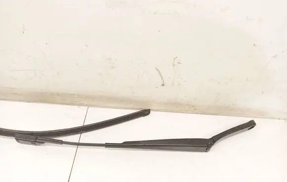 Volkswagen Golf VI Front wiper blade arm 1Q2955410
