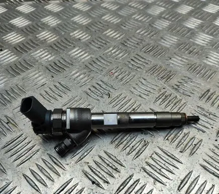 BMW X3 F25 Fuel injector 0445110743 8514148