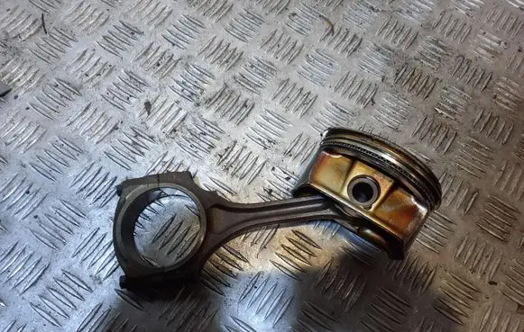 Volkswagen Routan Piston 