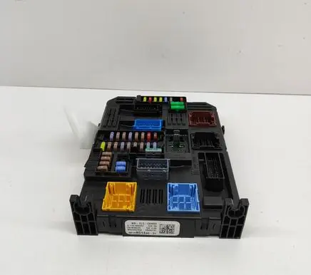 Peugeot 5008 II Fuse module 9819851480