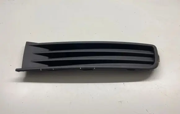 Volkswagen Touran III Front bumper lower grill 5TA853665 17975