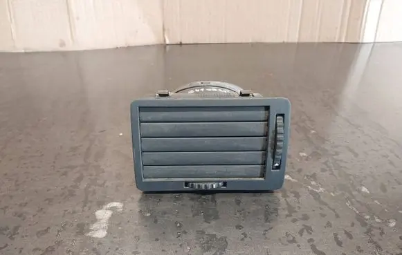 Skoda Octavia Mk1 (1U) Dash center air vent grill 1U1819701