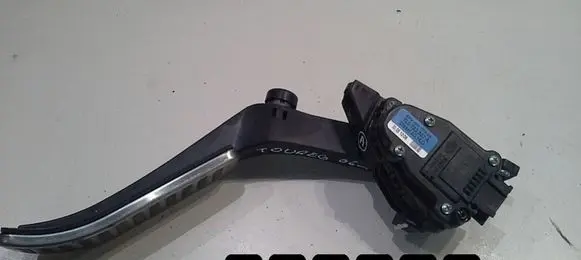 Volkswagen Touareg I Accelerator throttle pedal 7l6723507a