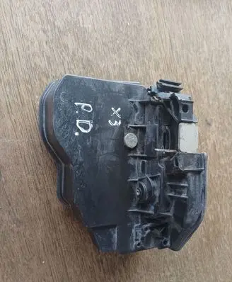 BMW X3 E83 Front door lock 7202146