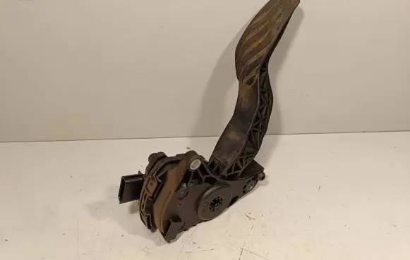 Nissan X-Trail T32 Accelerator throttle pedal 180024BG0B