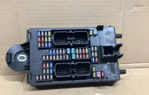 Volvo S90, V90 Fuse module 32209198