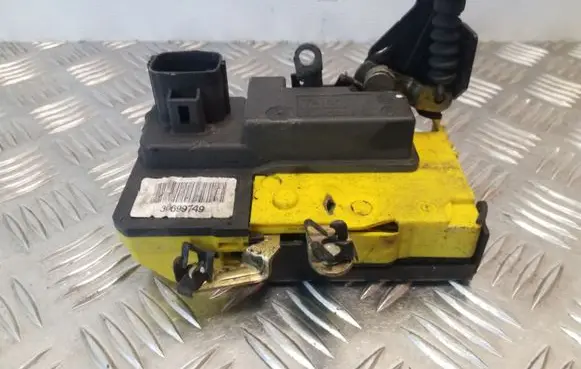Volvo S60 Front door lock 30699749