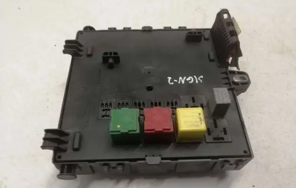 Opel Signum Fuse module 13112914 11CC8R 094333
