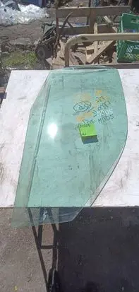 Renault Clio II Front door window glass four-door 1212123