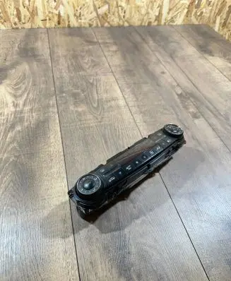 Mercedes-Benz E W211 Climate control unit 2118300685 00122403 HN10303